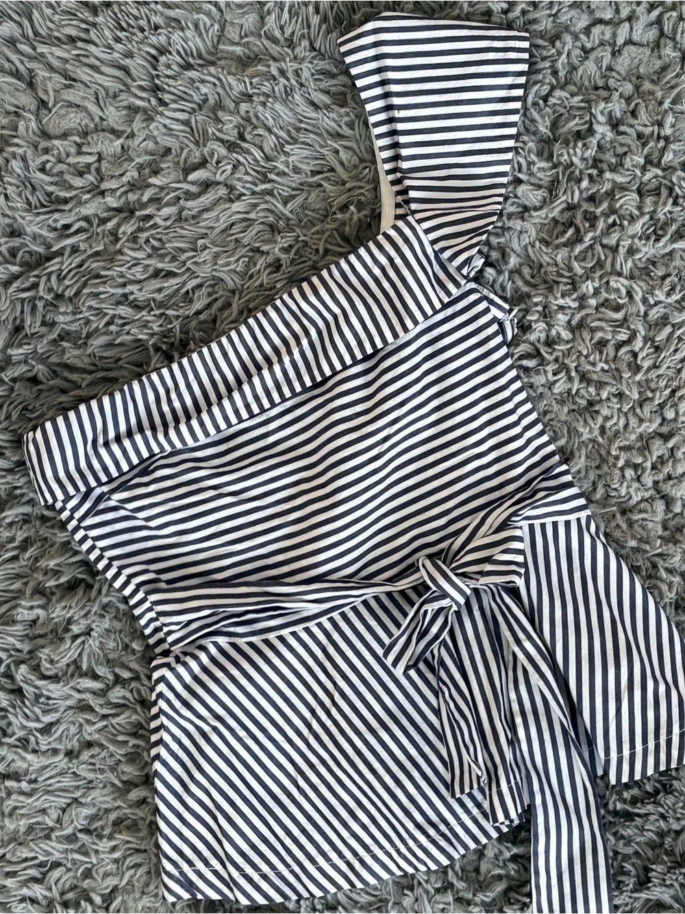 Saks Fifth Avenue Top Blue White Pinstripe 1 Shoulder Tie Peplum Waist SZ M Prep